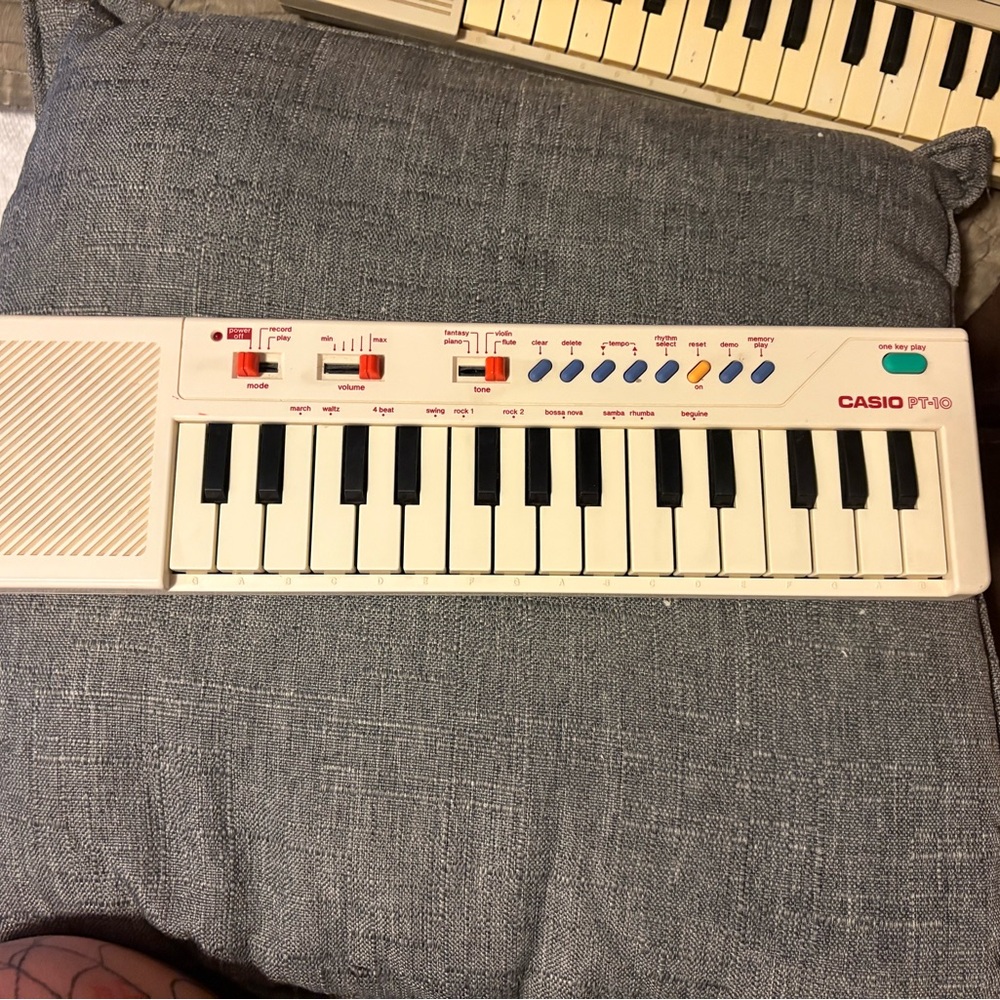 Casio PT-10 White Keyboard with Black Keys